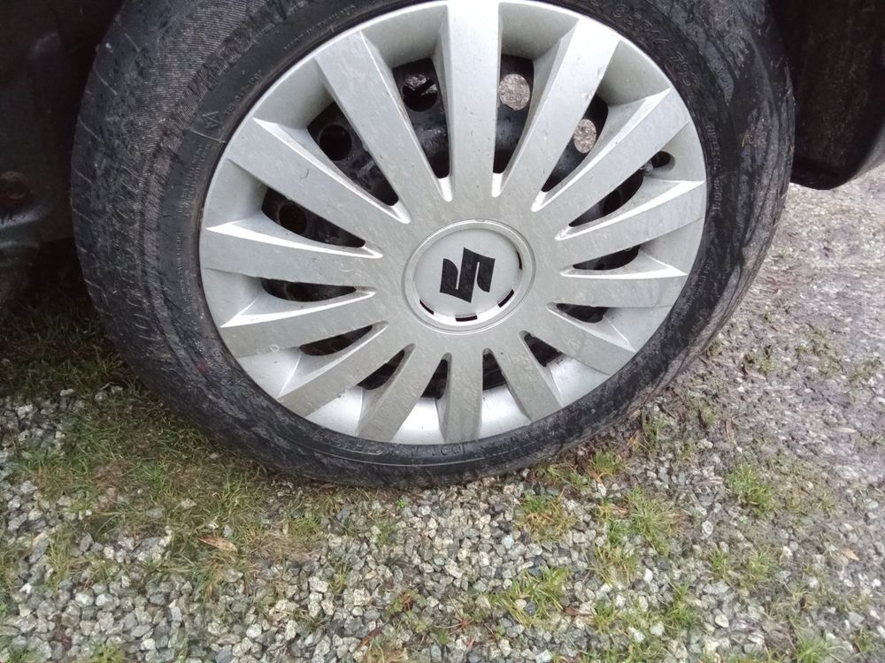 Lot de 3 enjoliveurs Suzuki argent&eacute;s Sports