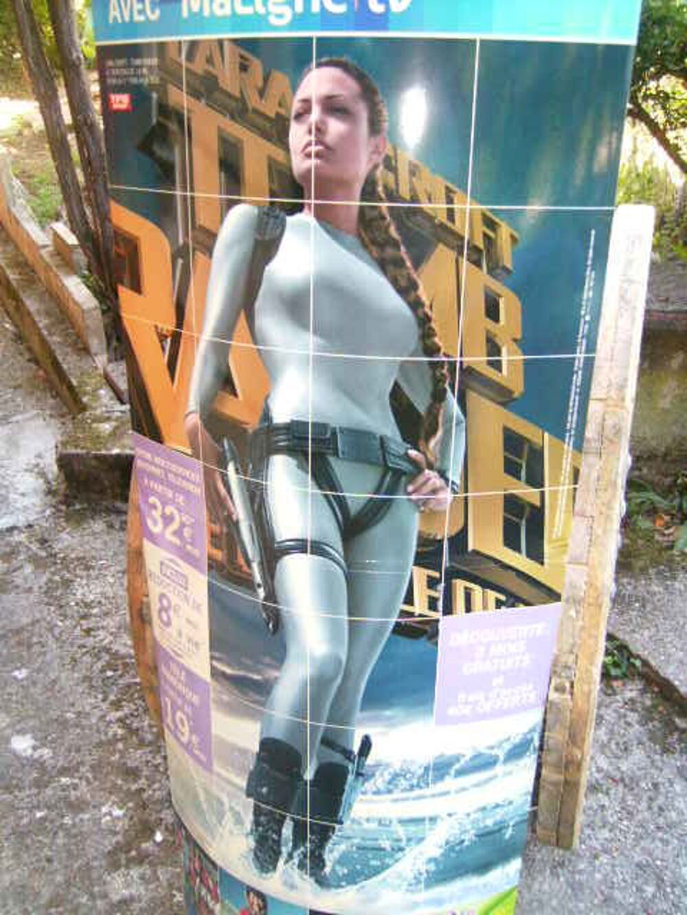 Affiche publicitaire du film " Tomb Raider - Lara Croft " 