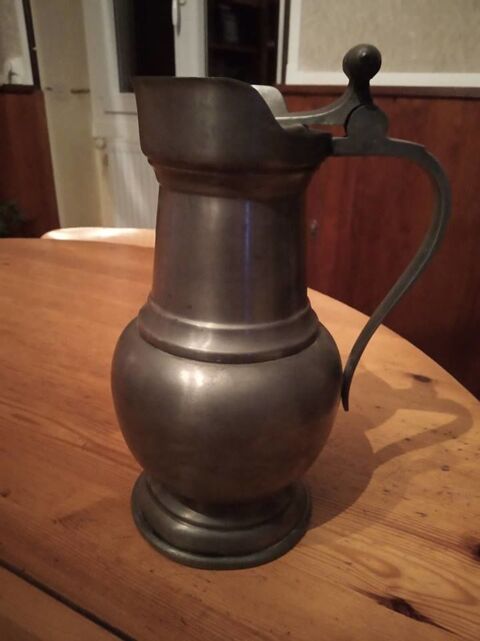 Pot � vin en �tain  50 Porcieu-Amblagnieu (38)