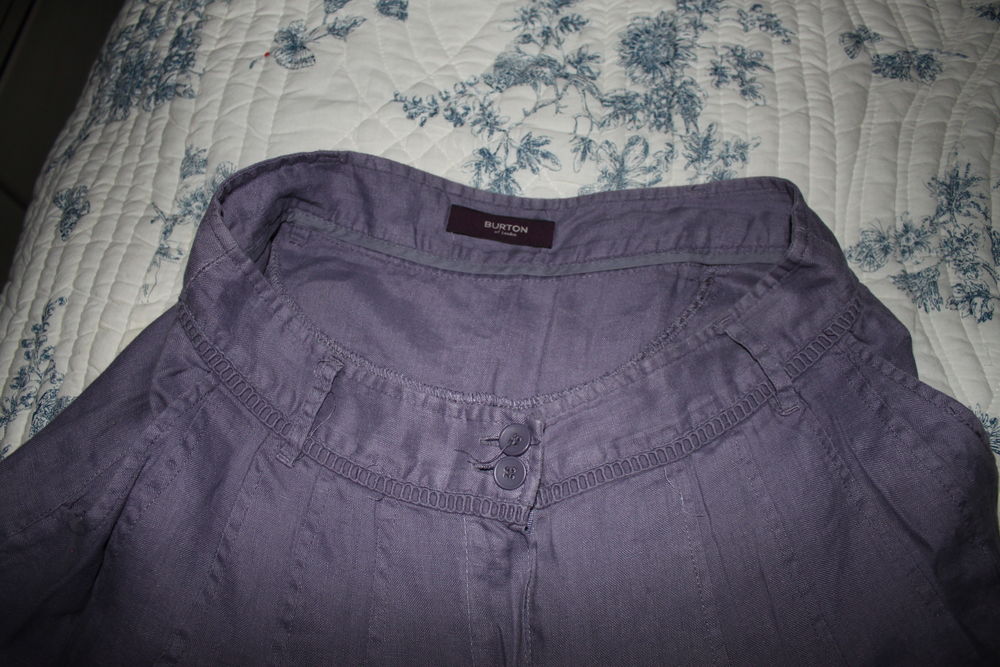Jupe Burton mauve taille 40
Vêtements