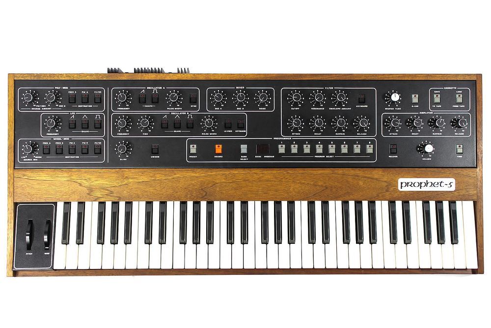 Recherche vieux synth&eacute;tiseurs ann&eacute;es 70? 80? Instruments de musique