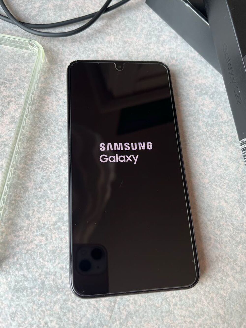 Samsung Galaxy S22 Noir €" Tr&egrave;s bon &eacute;tat €" Facture + accessoires Téléphones et tablettes