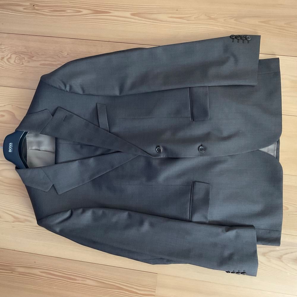 Costume Hugo Boss
Vêtements
