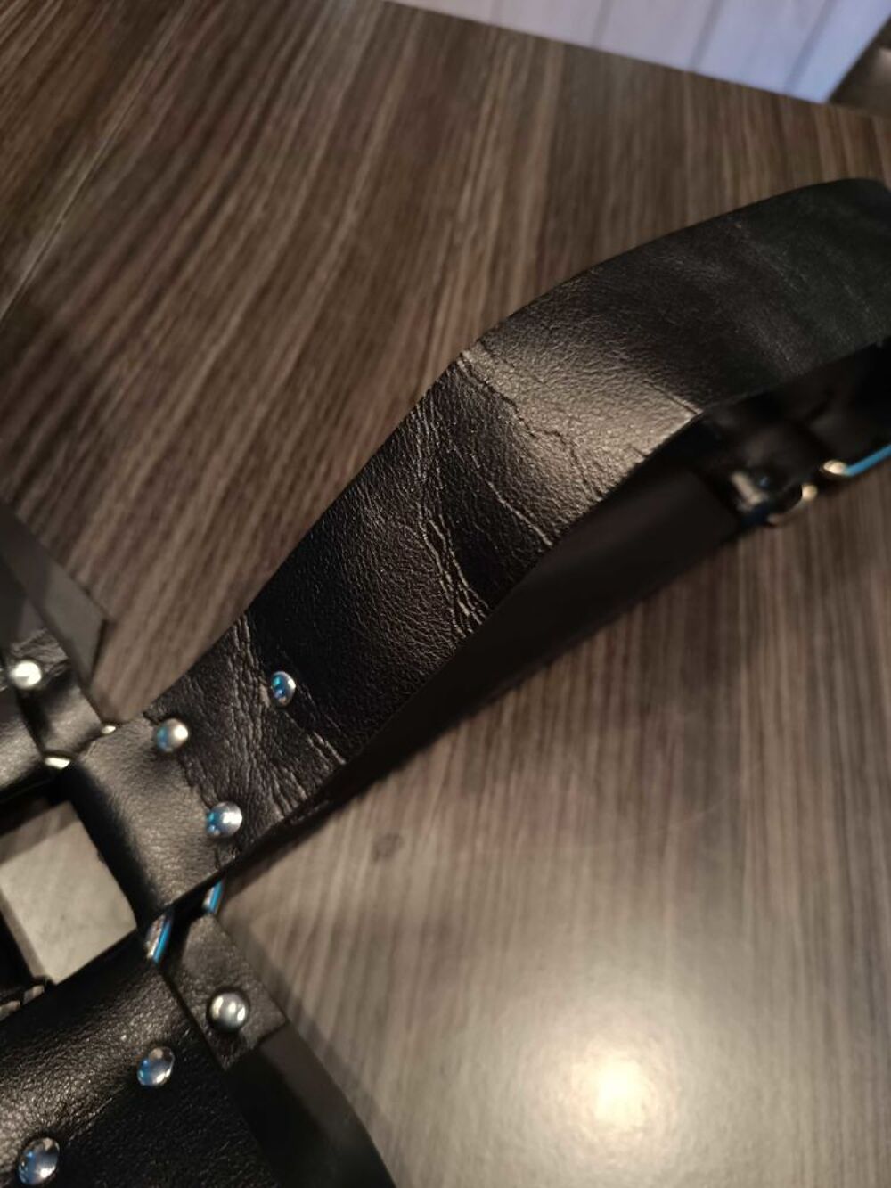 Harnais similicuir noir homme avec cha&icirc;nettes Bijoux et montres