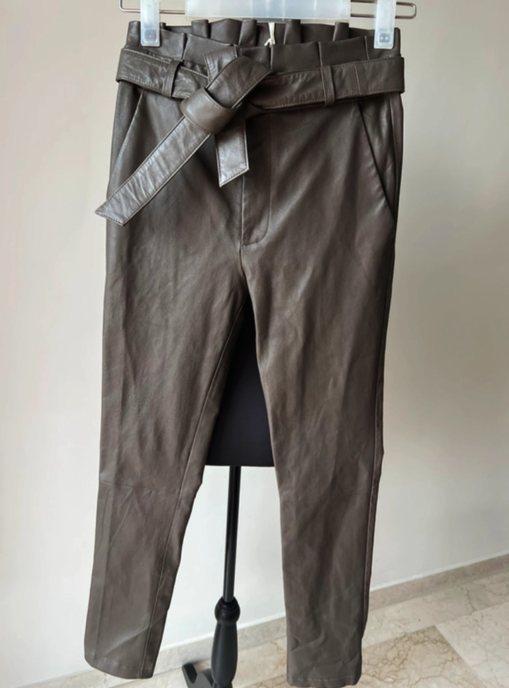 Pantalon en cuir EST'SEVEN Neuf avec &eacute;tiquette Vêtements