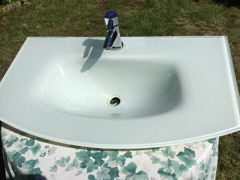 Vasque salle de bain blanche en verre avec robinet 40 Cussy-en-Morvan (71)