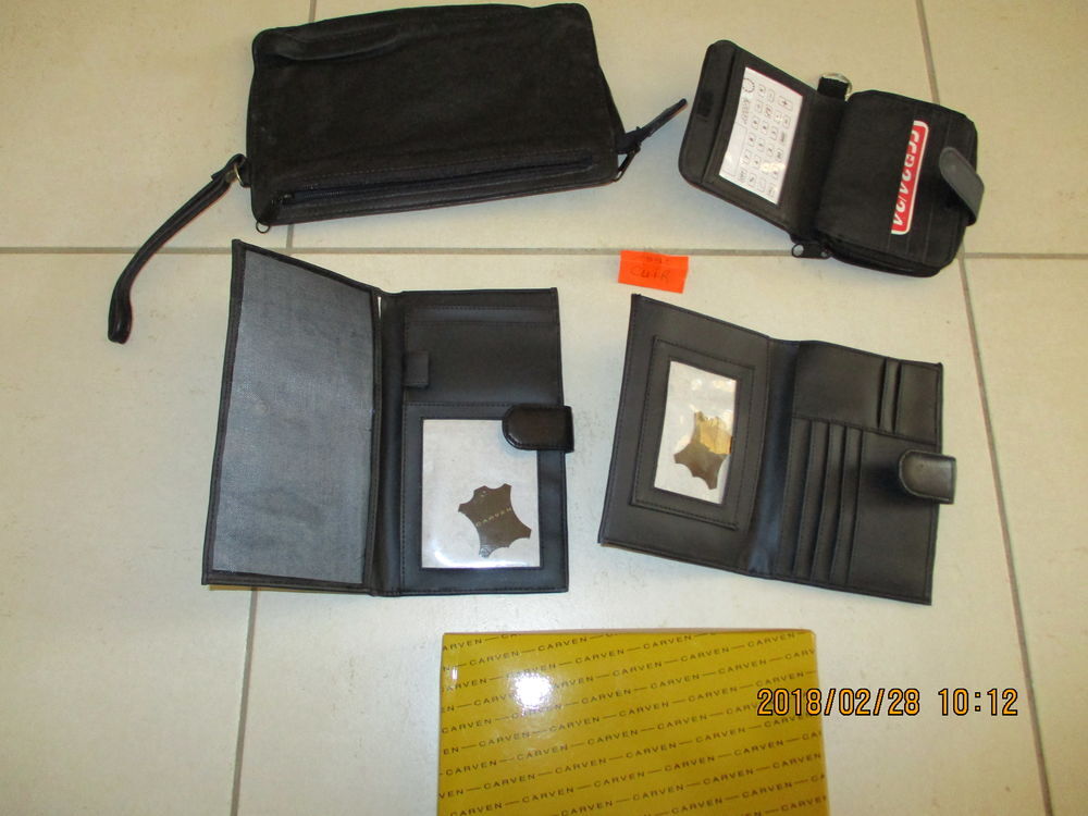 Lot 4 Portefeuilles Cuir Carven+Porte-Ch&egrave;quier &amp;Autre....... Maroquinerie