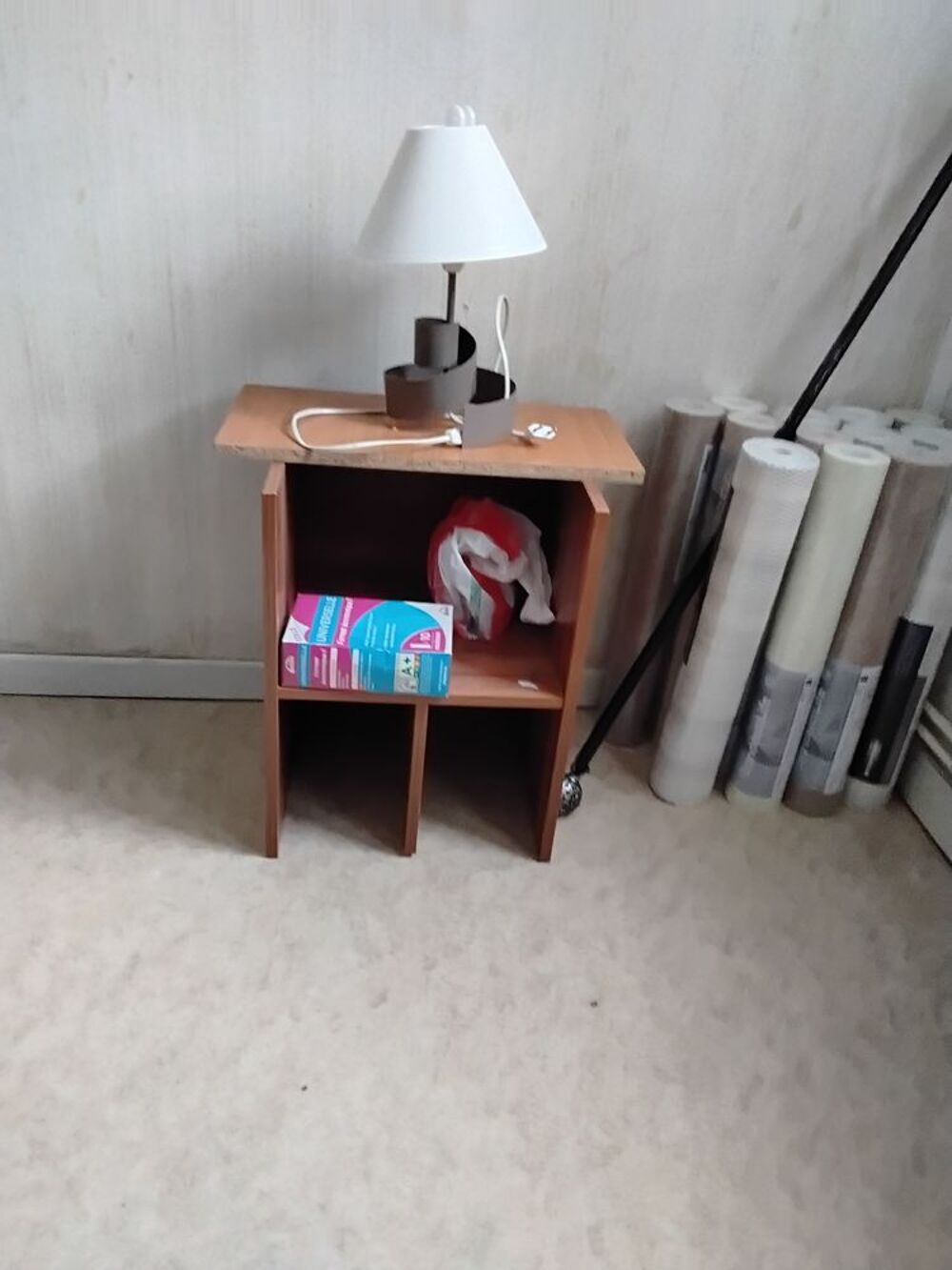 Bureau solide informatique et petit meuble &agrave; roulettes neuf Meubles