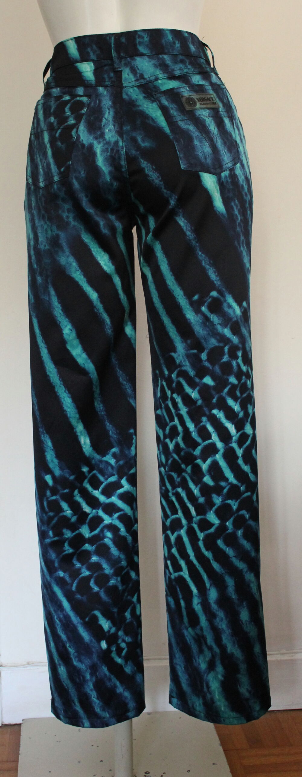 Pantalon z&egrave;bre bleu VERSACE T.29 IT
soit 36/38 max Vêtements