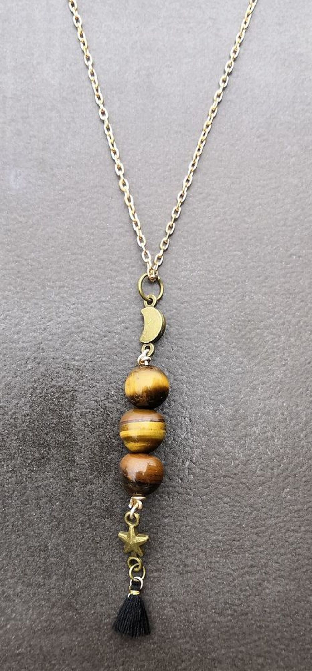 Pendentif Lune et Etoile et 3 perles ?il de Tigre sur chaine Bijoux et montres