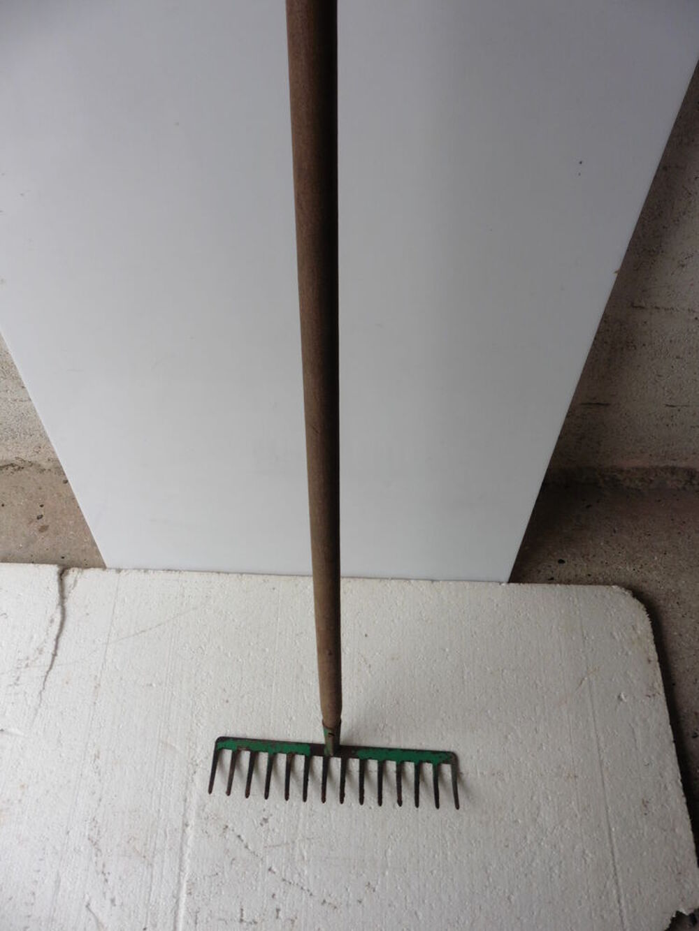 Outils de Jardinage R&acirc;teau
&agrave; Prendre sur Place
Jardin