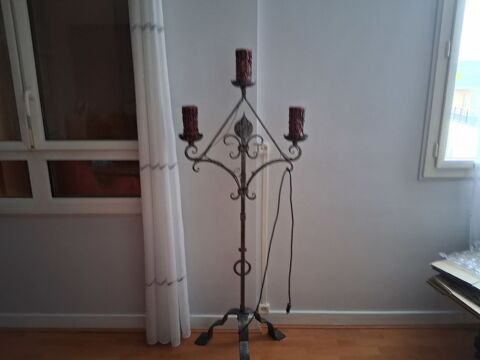 Luminaire en fer forg� 25 Mantes-la-Jolie (78)