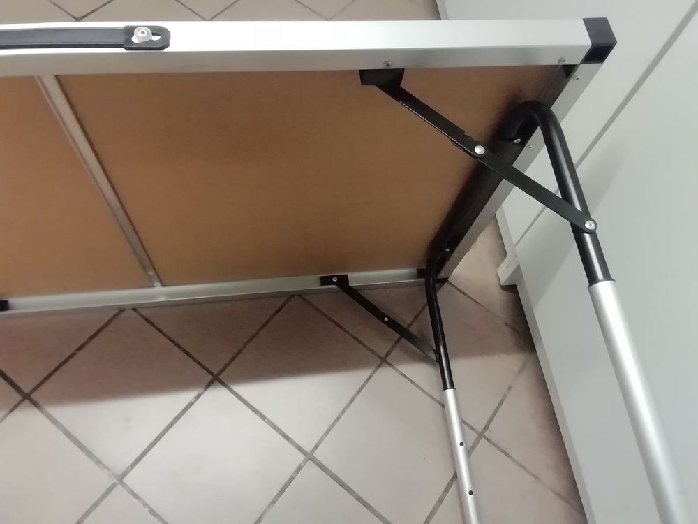 Table neuve pliante et r&eacute;glable Bricolage