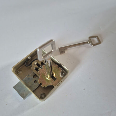 Serrure d'armoire vachette, s�curit� 3, gorges 224 et 2 cl�s 40 Saumur (49)