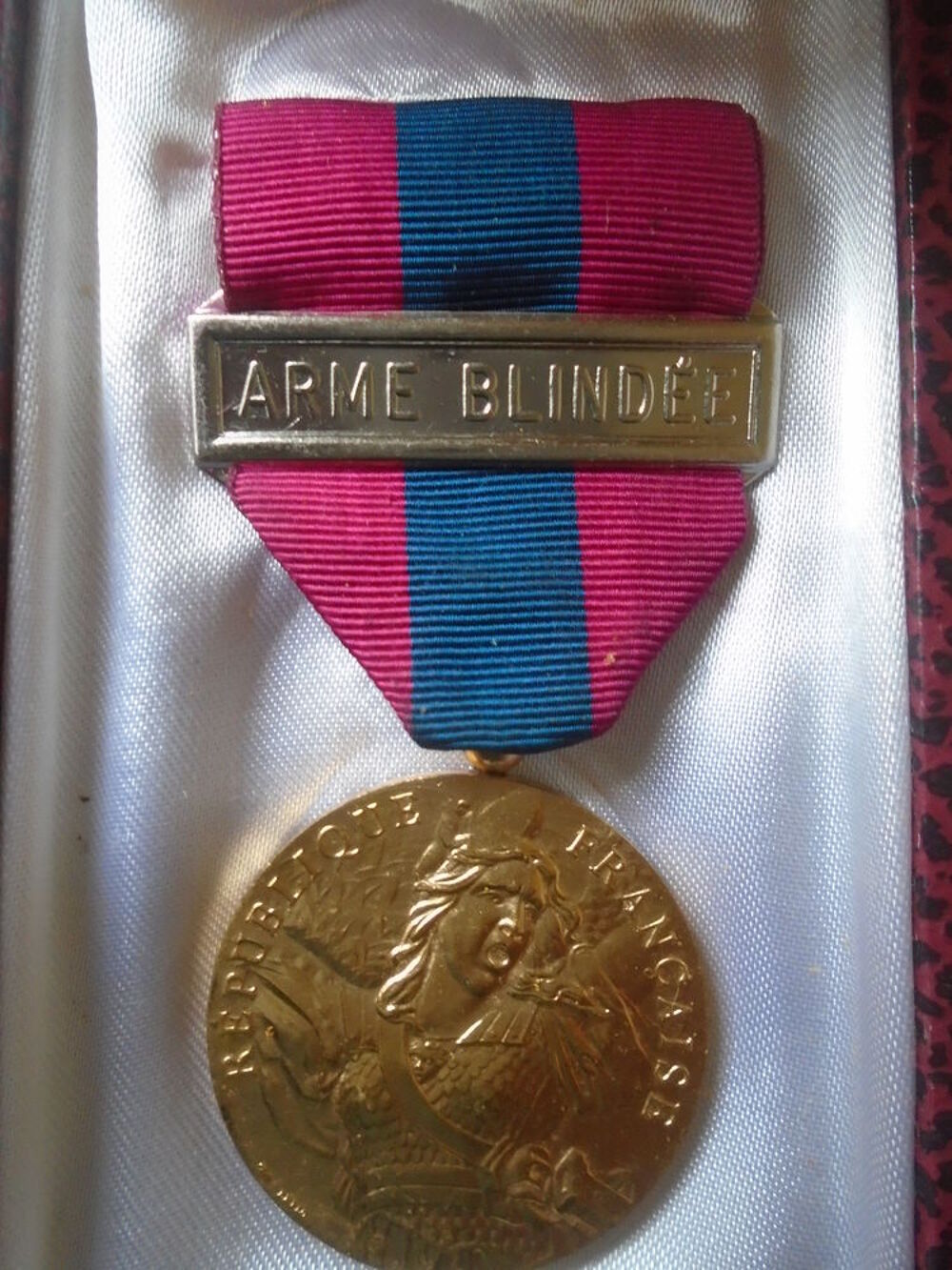 MEDAILLE MILITAIRE DEFENSE NATIONALE ARME BLINDEE 