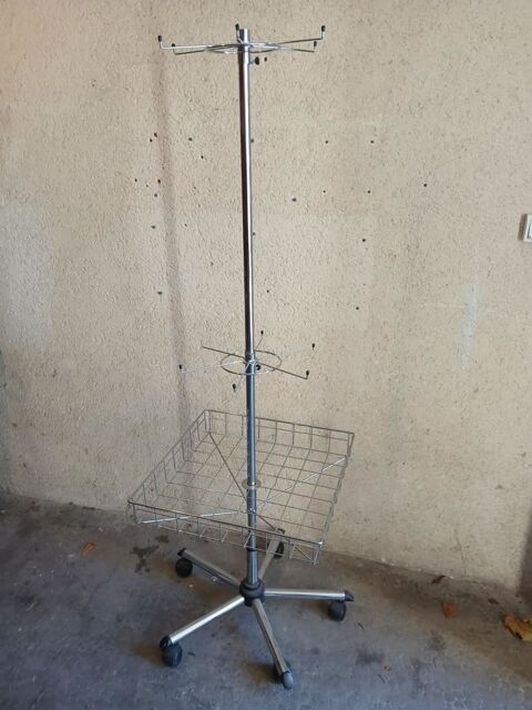 Grand pr�sentoir sur roulettes. 75 Maurs (15)