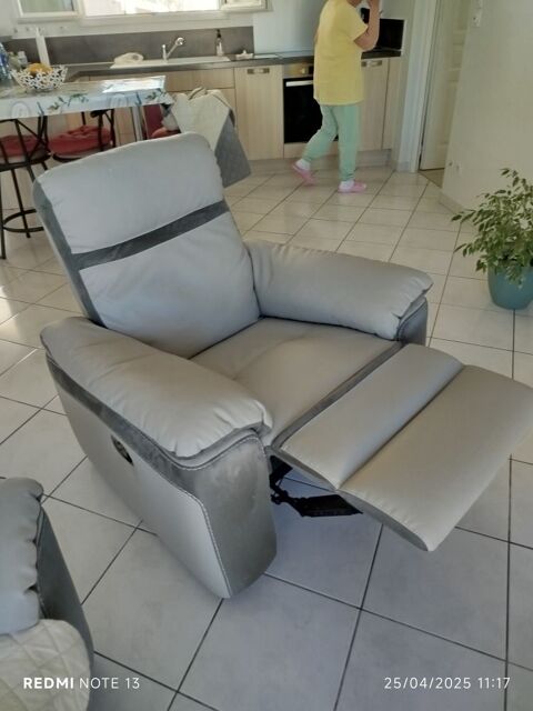 Canap 2/3 places & fauteuil convertibles.  0 Yvrac (33)