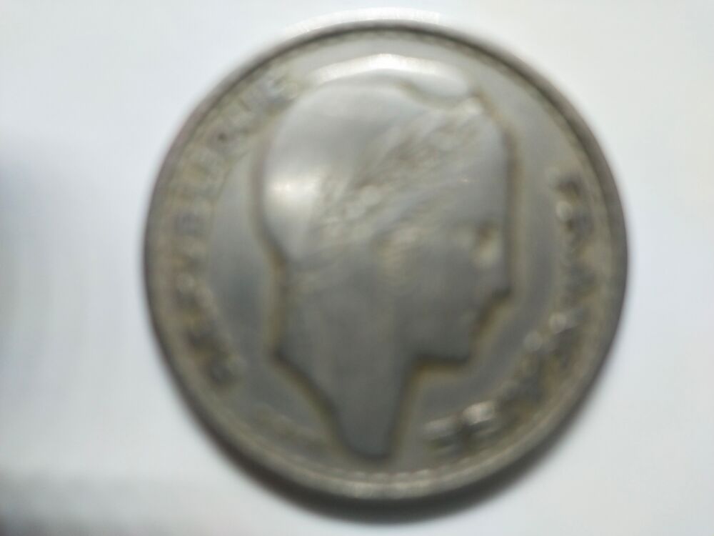 1 pi&egrave;ce de 100 francs alg&eacute;rienne ann&eacute;e 1950 . 