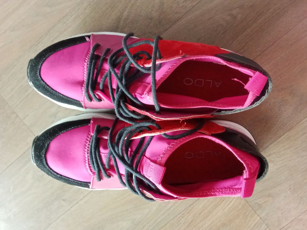 Baskets femmes pointure 38 tr&egrave;s bon &eacute;tat Chaussures