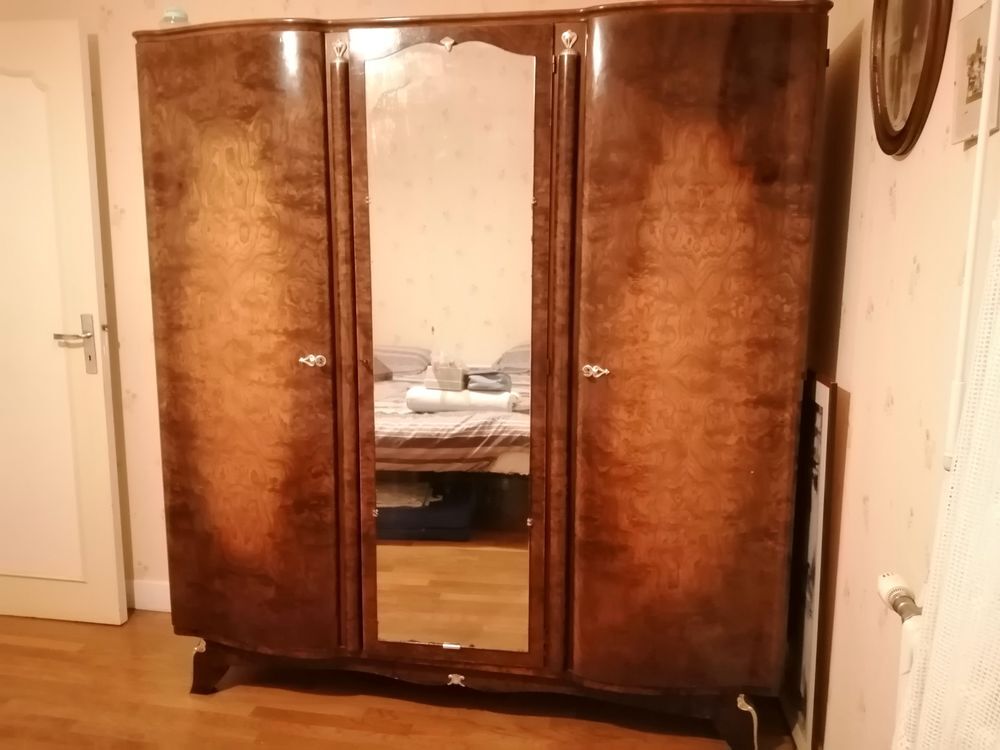 Chambre compl&egrave;te en loupe d'orme ann&eacute;e 1950 Meubles