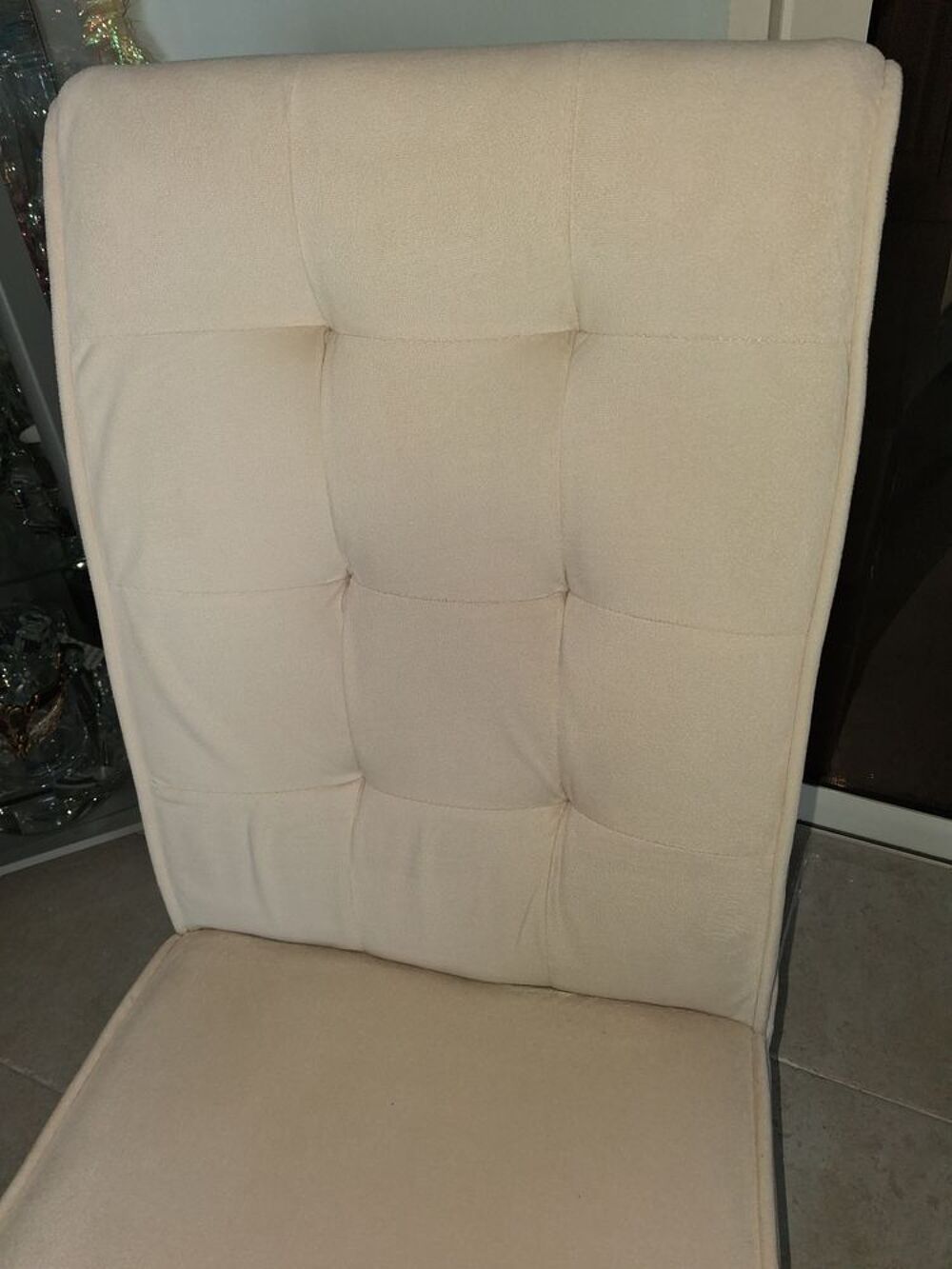 4 chaises en velours cr&egrave;me Meubles