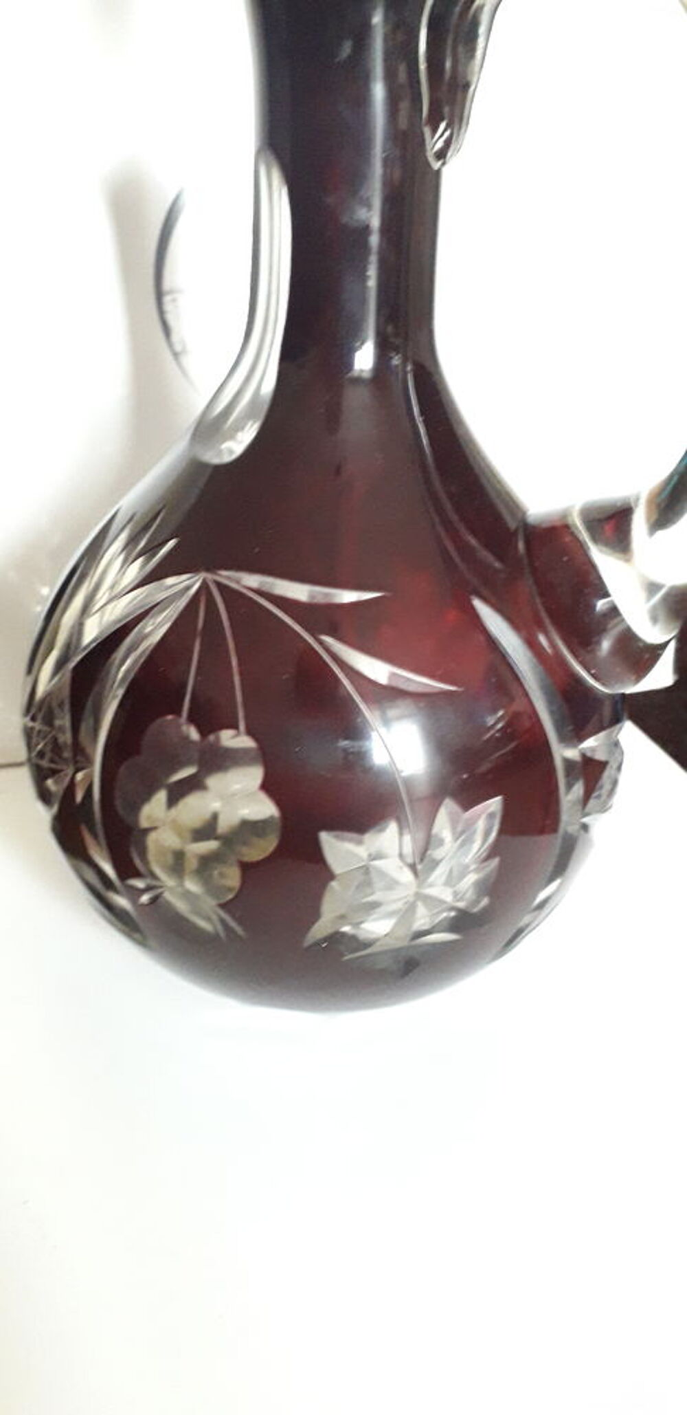 Carafe en cristal ancienne finement cisel&eacute;e Décoration