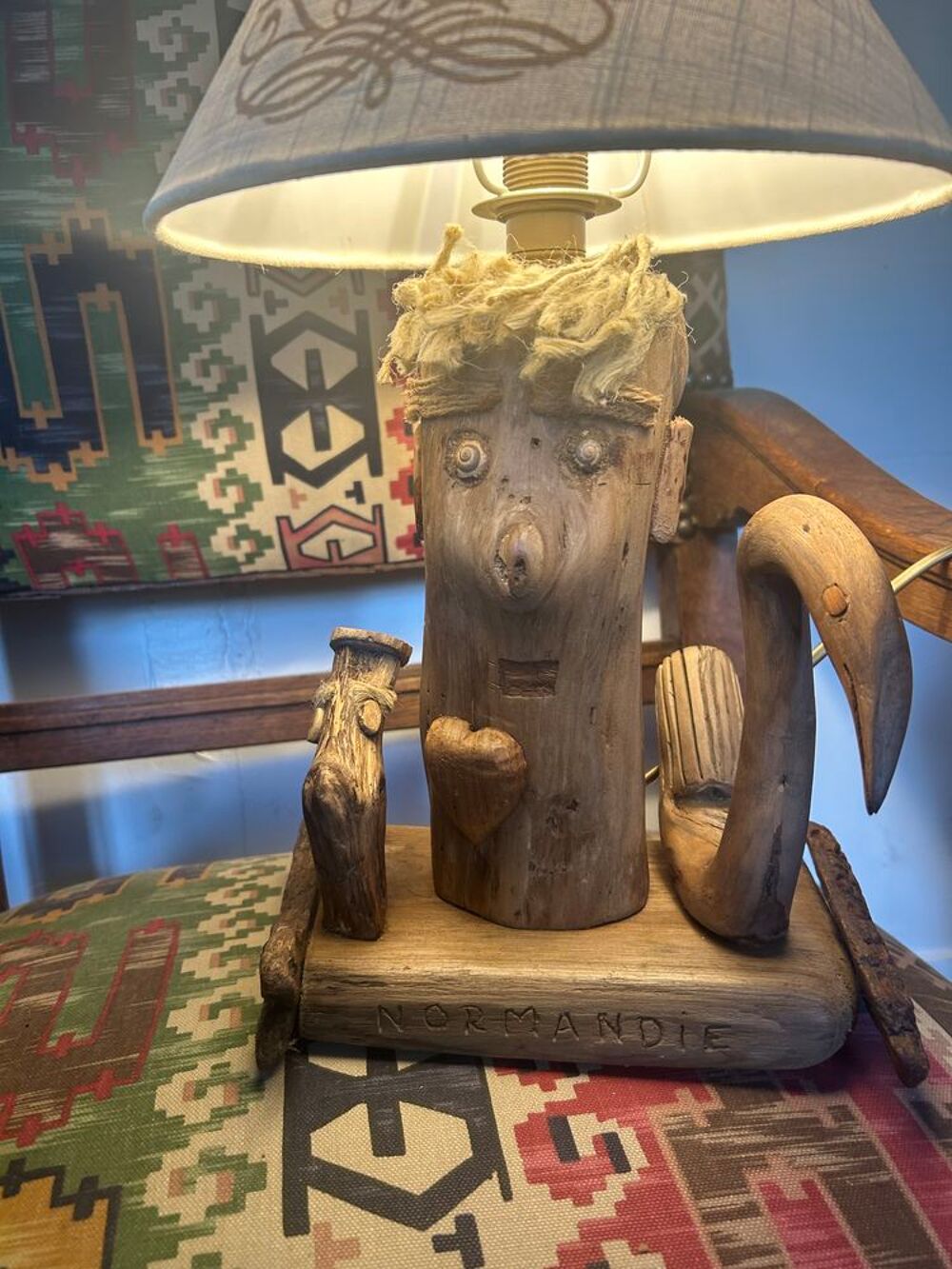 Lampe de Table Th&eacute;matique 'Normandie' en Bois Sculpt&eacute; Meubles