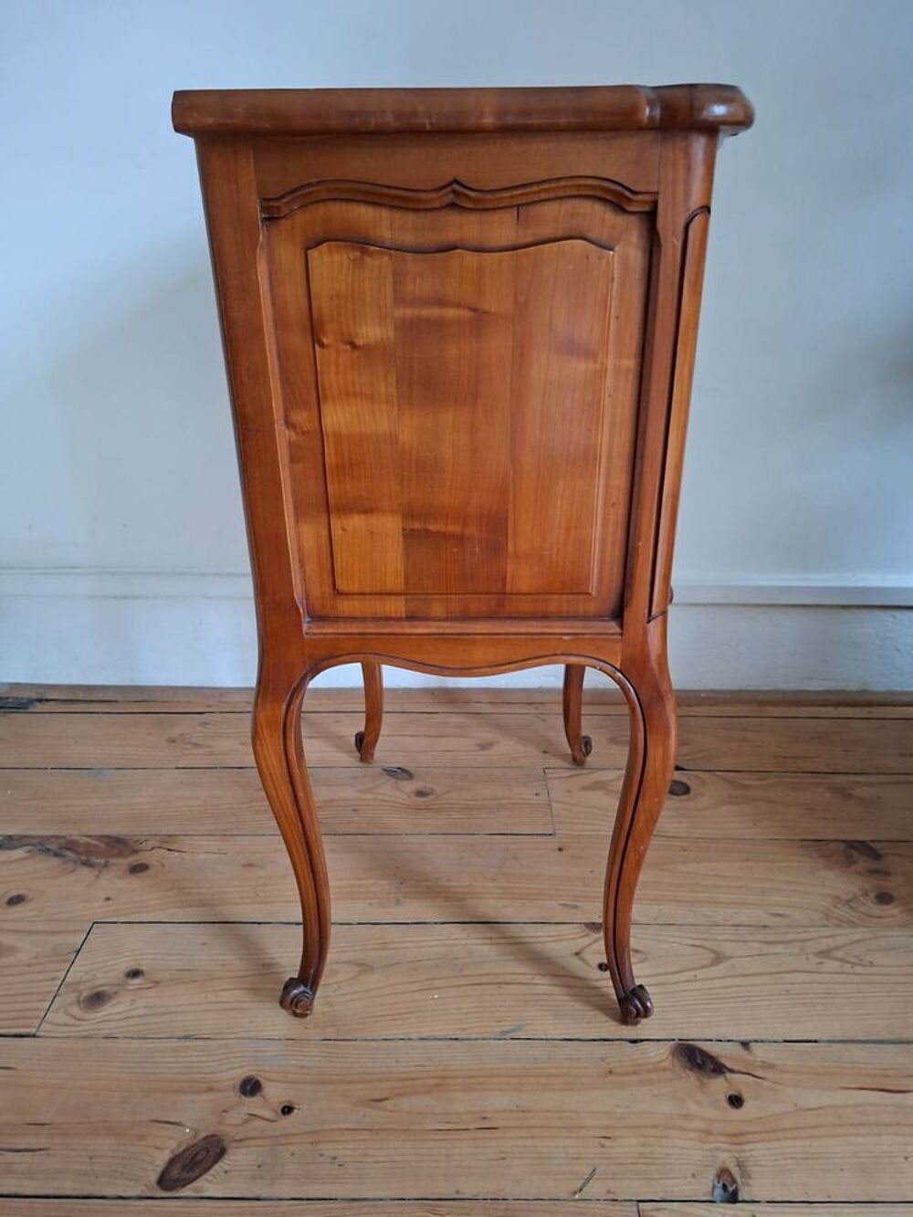 Table de chevet Louis XV excellent &eacute;tat, Meubles