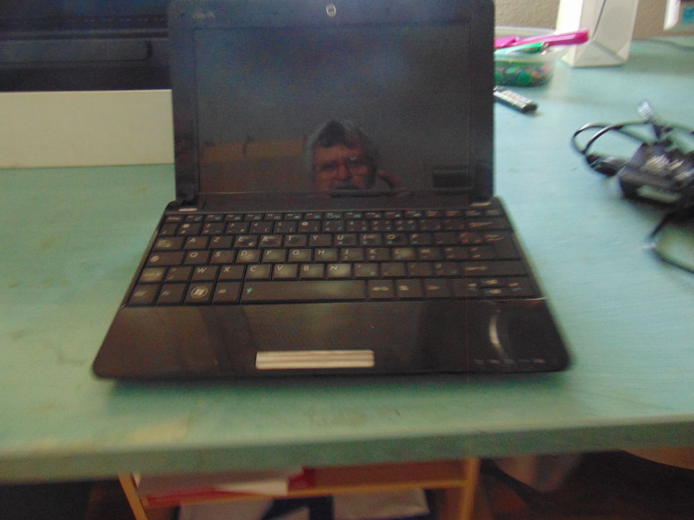 ordinateur petit avec chargeur Matériel informatique