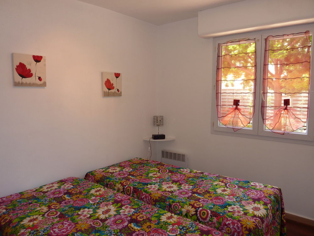   SANARY (83), T2 (50m2) en RDJ, 4 couchages, prox mer. Provence-Alpes-Côte d'Azur, Sanary-sur-Mer (83110)