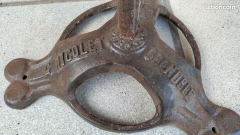 ANCIEN PIED TABLE NICOLLET 80 Saint-Germain-Laprade (43)