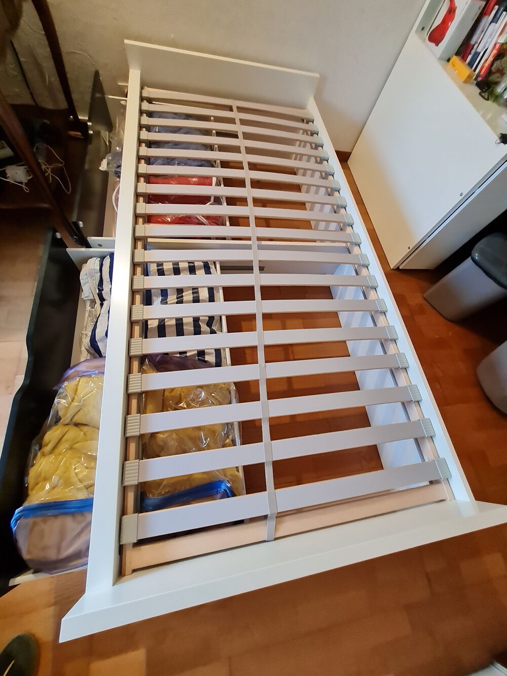  Lit IKEA mod&egrave;le flaxa : dim:90X200cm avec sommier &agrave; latte. Meubles