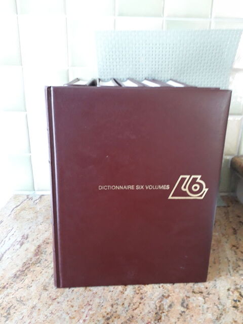 DICTIONNAIRE LAROUSSE DE 6 VOLUMES. Sanary-sur-Mer (83)