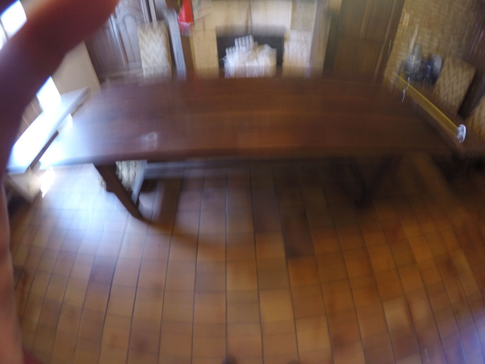 table noyer massif avec deux rallonges. Meubles