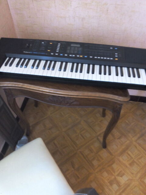 synthetiseur roland 90 Six-Fours-les-Plages (83)