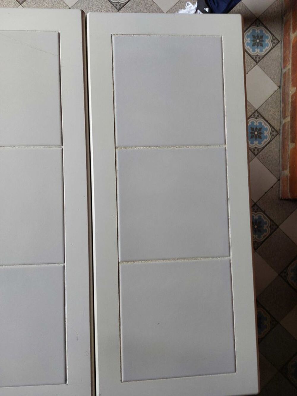 Table de cuisine et ses 2 chaises Meubles