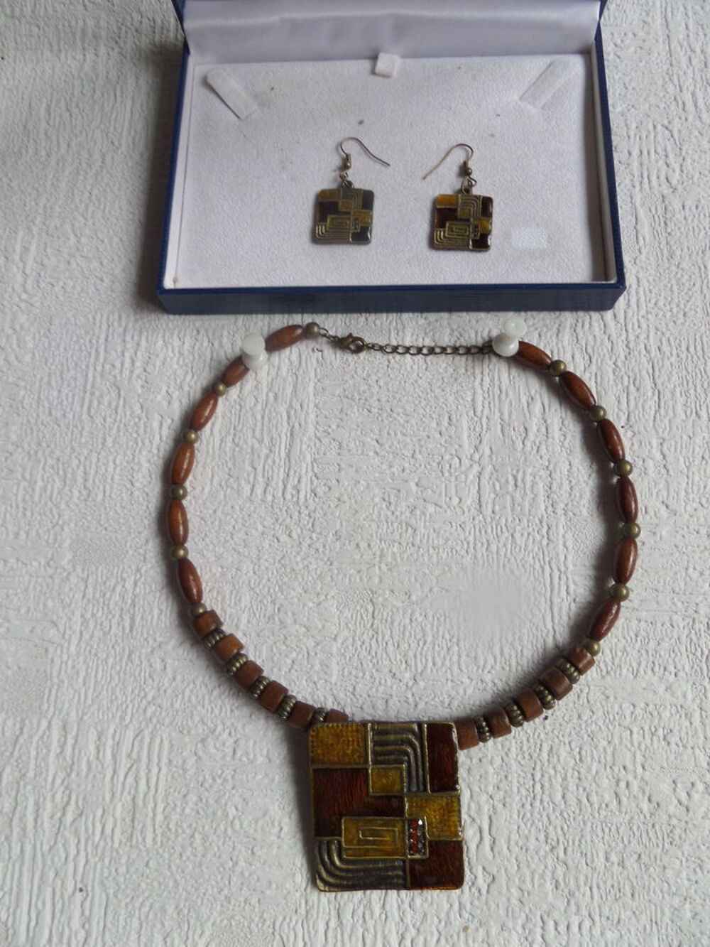 collier et boucles d oreilles Bijoux et montres