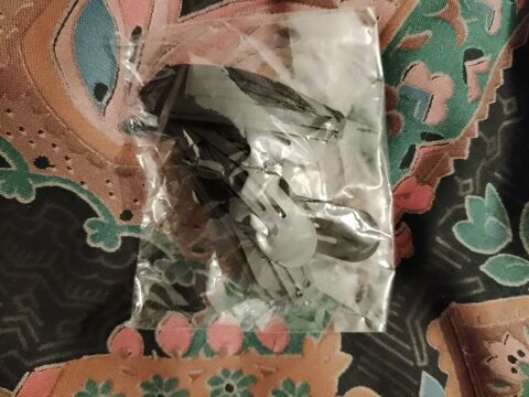 lot de barrettes �  cheveux noires neuf. 4 Carqueiranne (83)