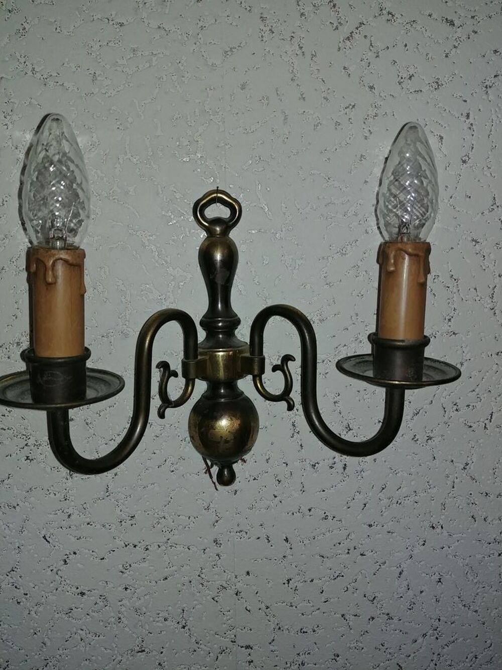 Lustre dor&eacute; 5 branches et 2 appliques Décoration