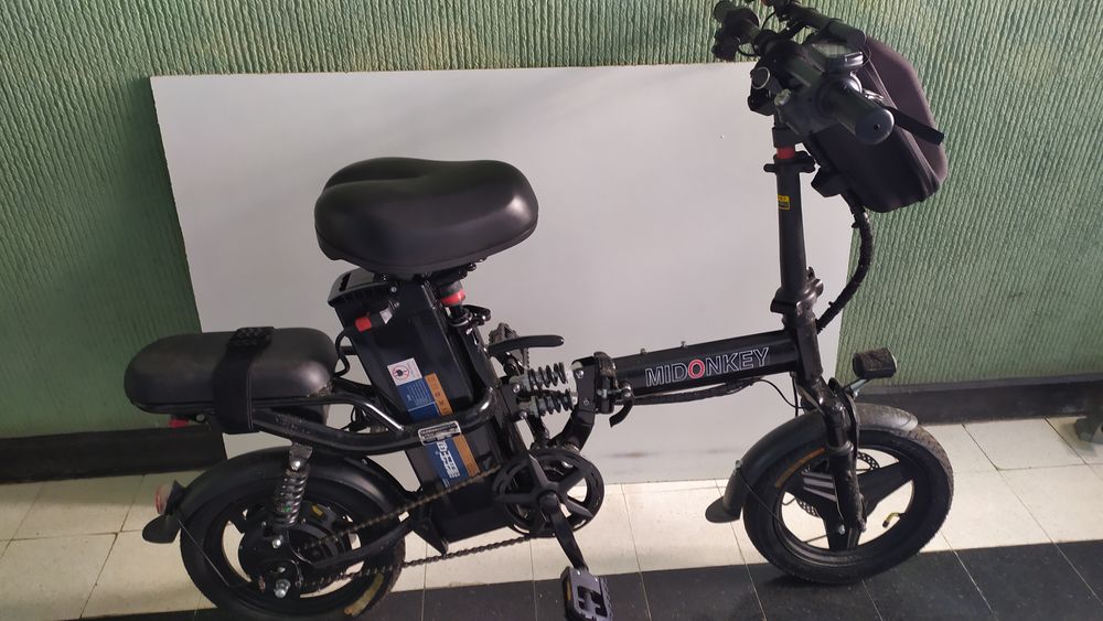 VELO ELECTRIQUE de VILLE de 14 POUCES PLIABLE . Vélos