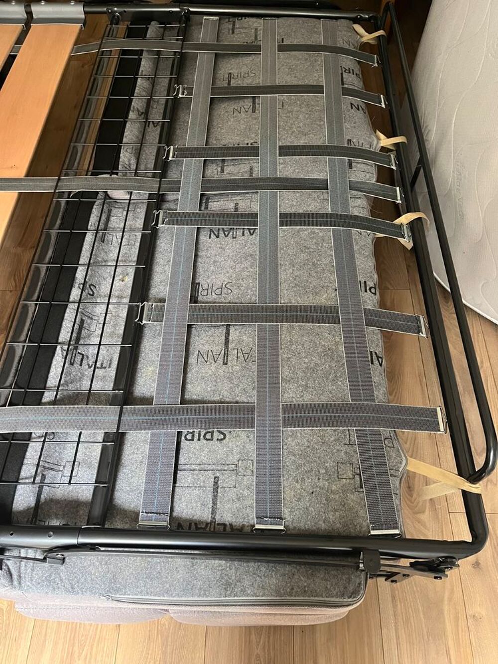 Canap&eacute; convertible INSIDE 75 -Tr&egrave;s bon &eacute;tat (2023) Meubles