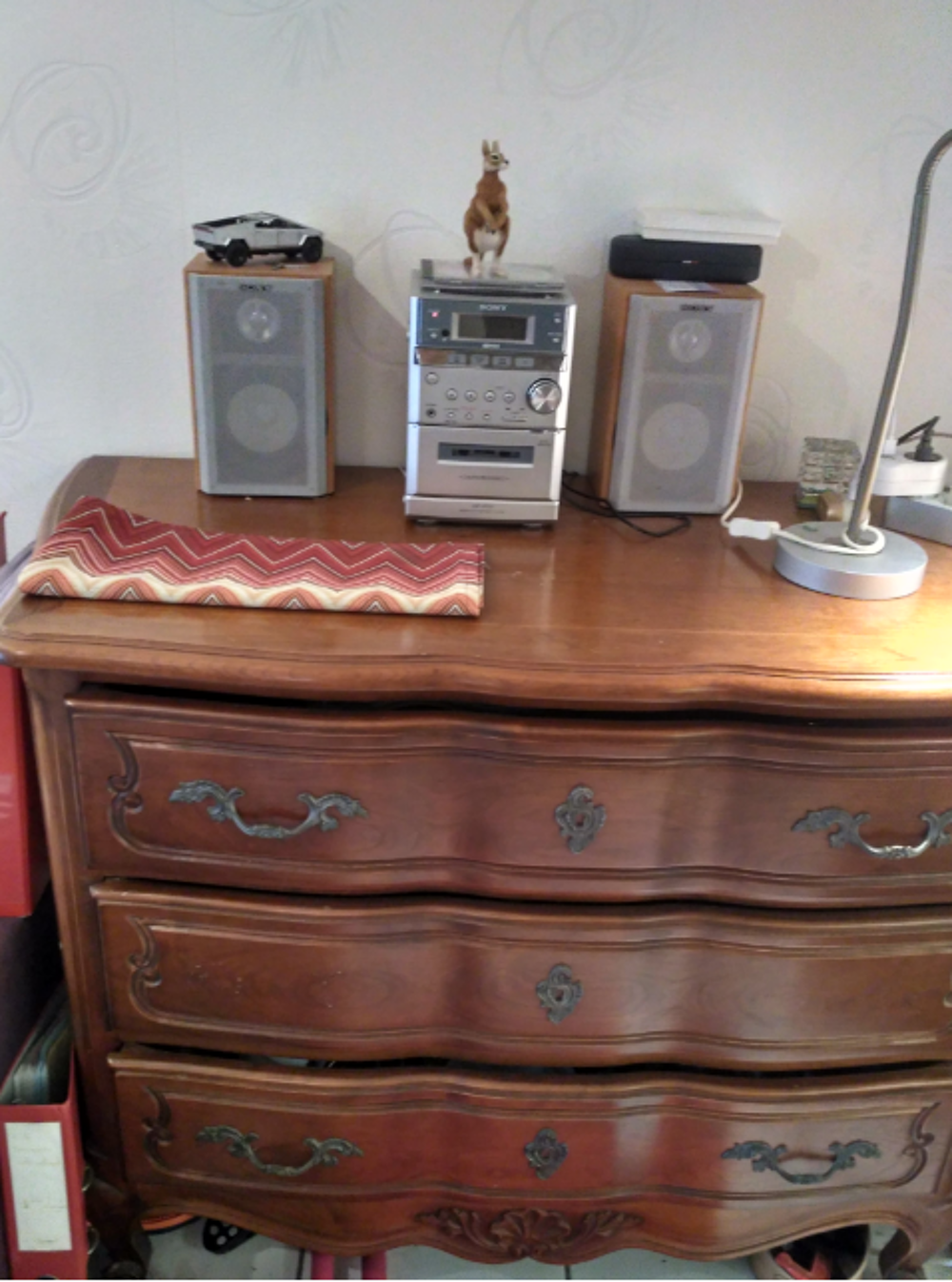 Belle commode galb&eacute;e &eacute;poche XVIII
Meubles