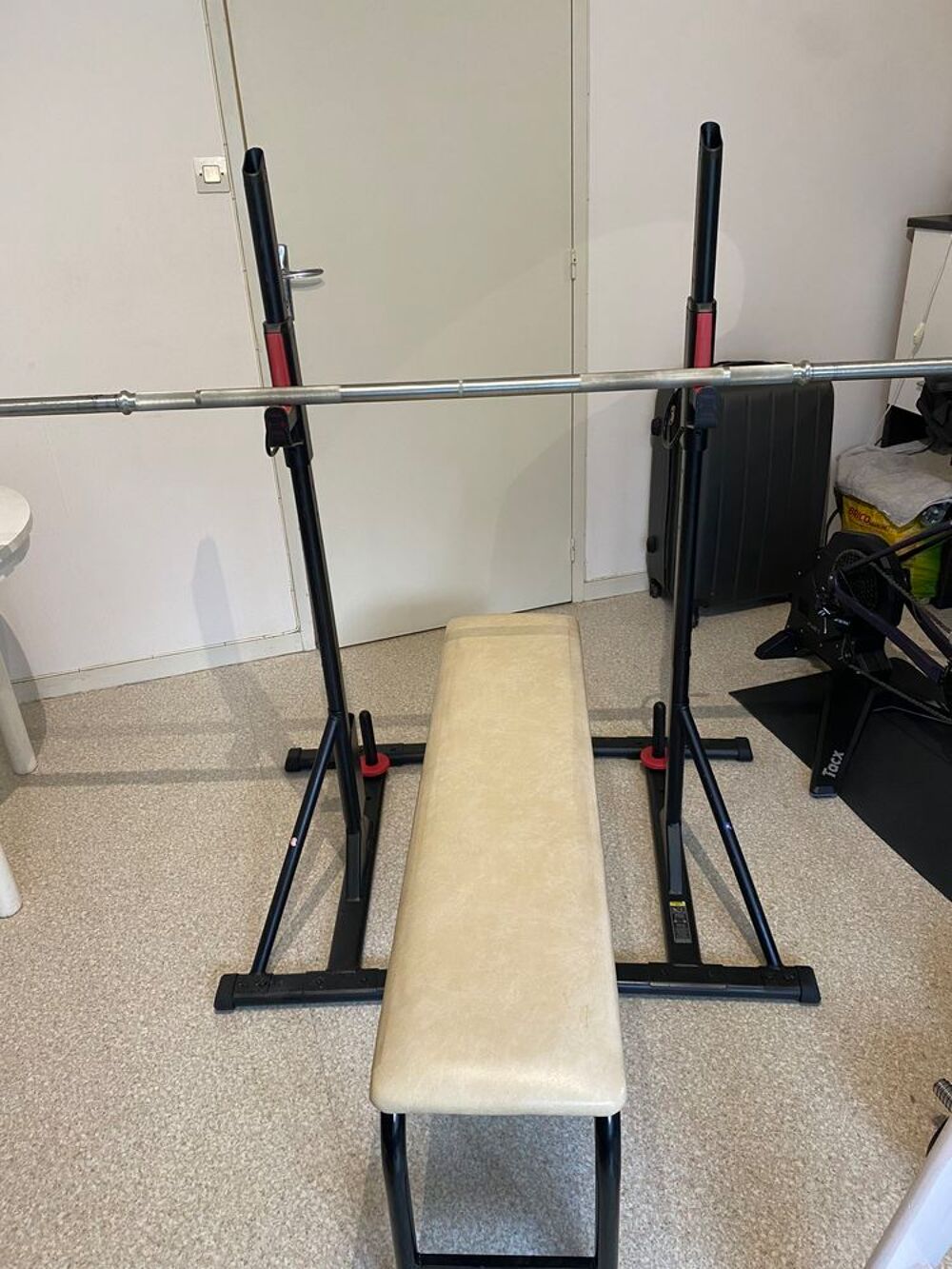 ensemble musculation. barre traction,barre, banc et suport developement couch&eacute; Sports