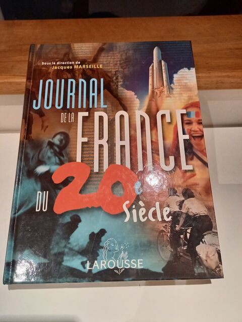 Livre  Le Journal de la France du 20me sicle  10 Saint-Pierre-ls-Nemours (77)