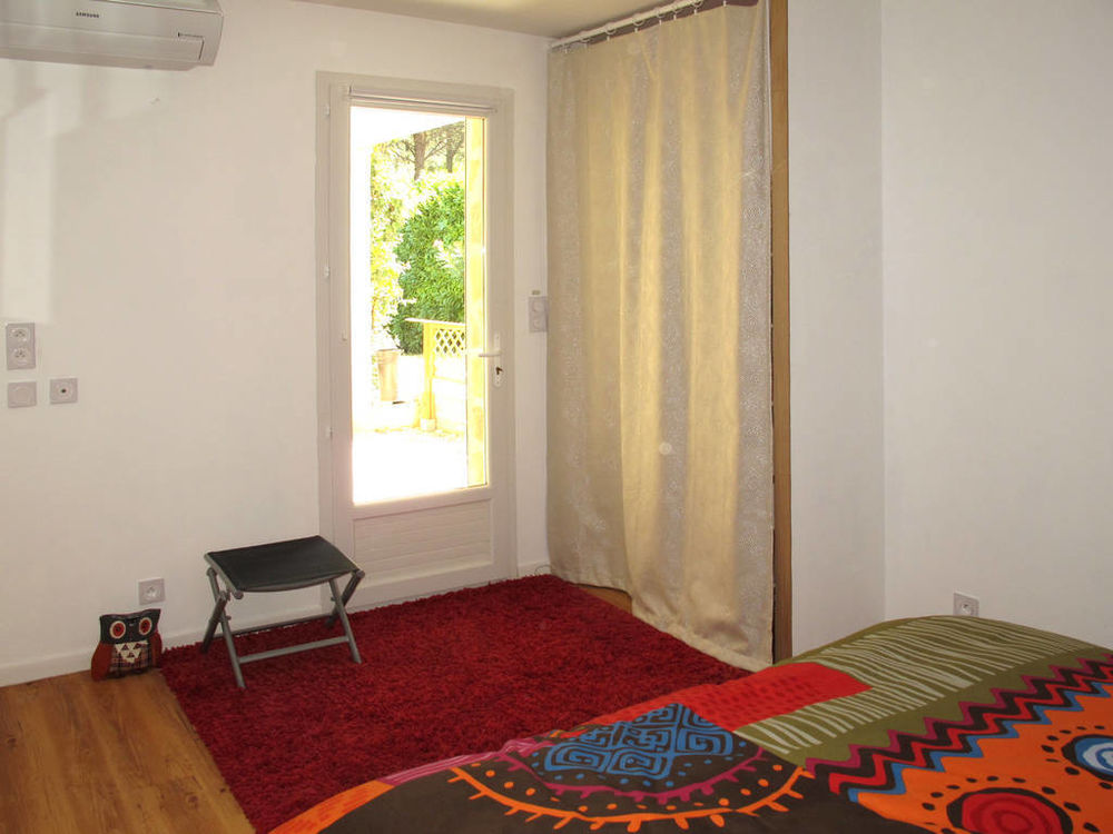 Location Appartement bas de villa 70 m2 meublé Carnoux-en-provence