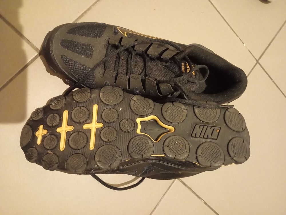 NIKE NOIRE 44 Chaussures