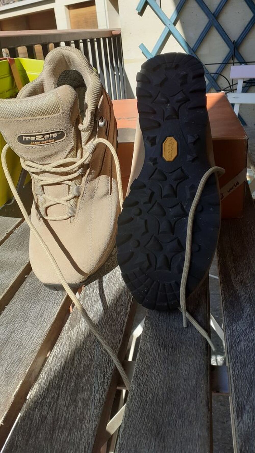 Chaussures de randonn&eacute;e beige en tr&egrave;s bon &eacute;tat Chaussures