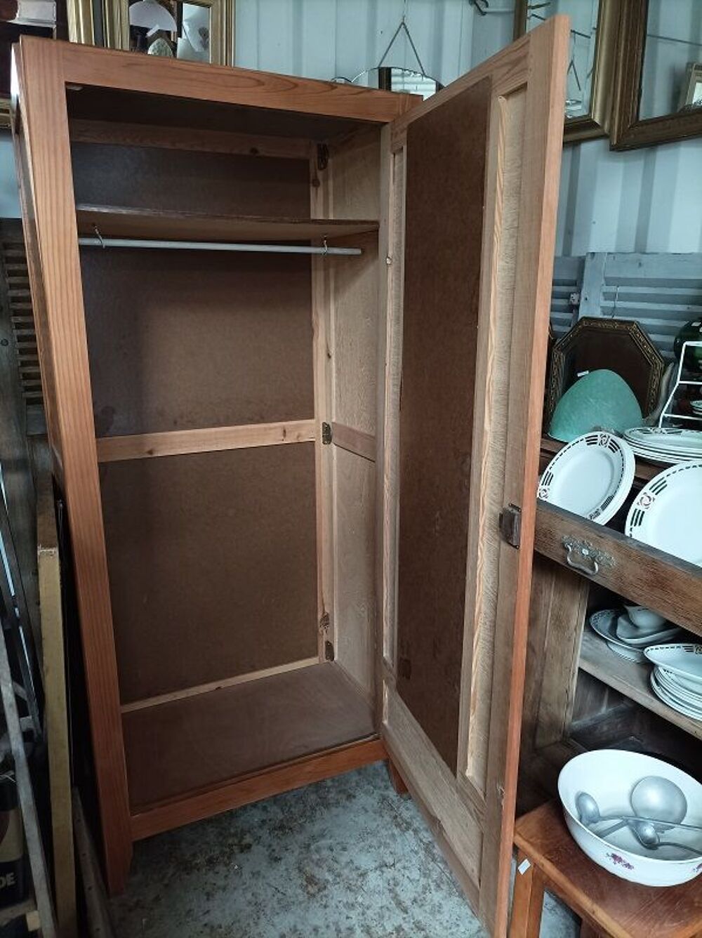 Armoire parisienne penderie bois vernis patin&eacute; miroir Décoration