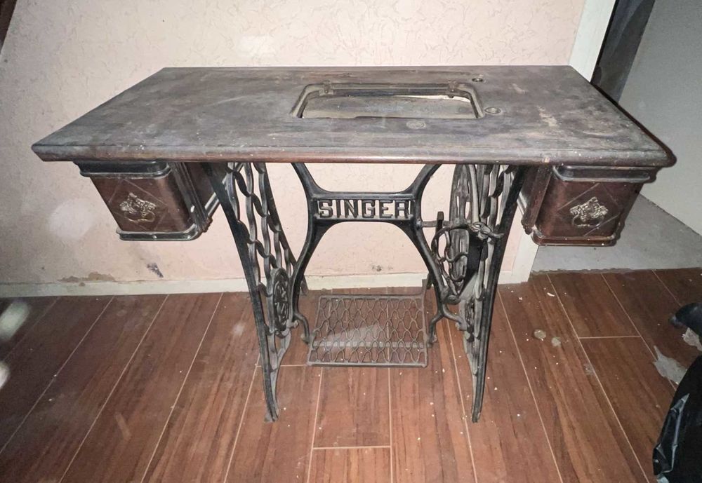 table machine &agrave; coudre Meubles