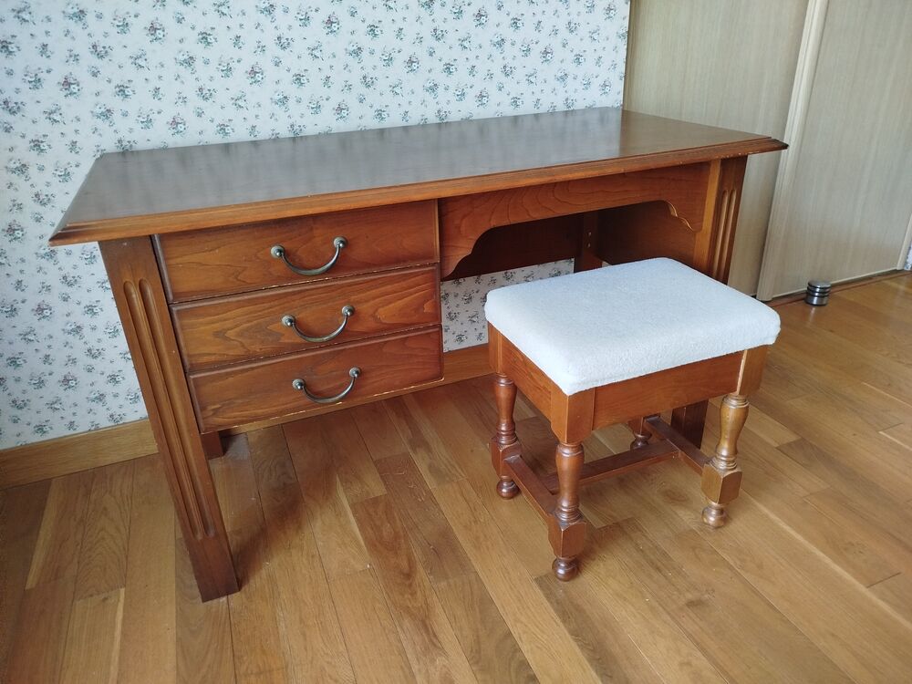 Bureau et son tabouret assorti Meubles